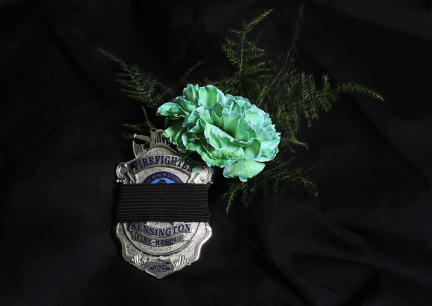 mourning-badge-w-carnation-